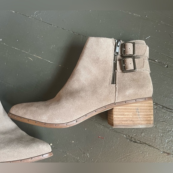 Bleecker & Bond Georgia tan suede ankle boots size 9.5 - Picture 9 of 11